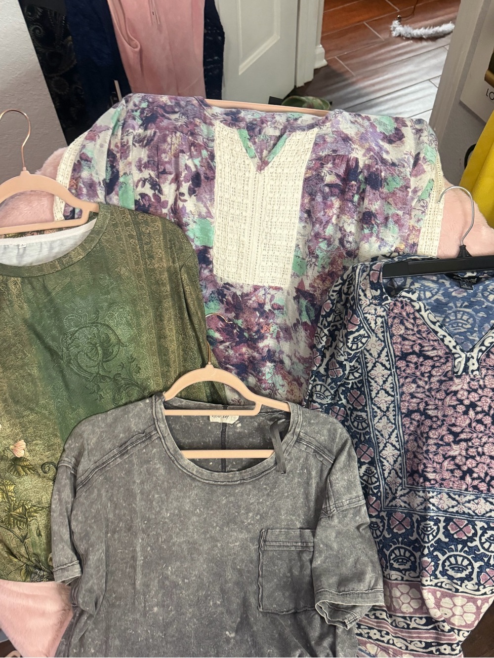 Bundle #12 - 8 Women's L - Pics included - Picture 2 of 8